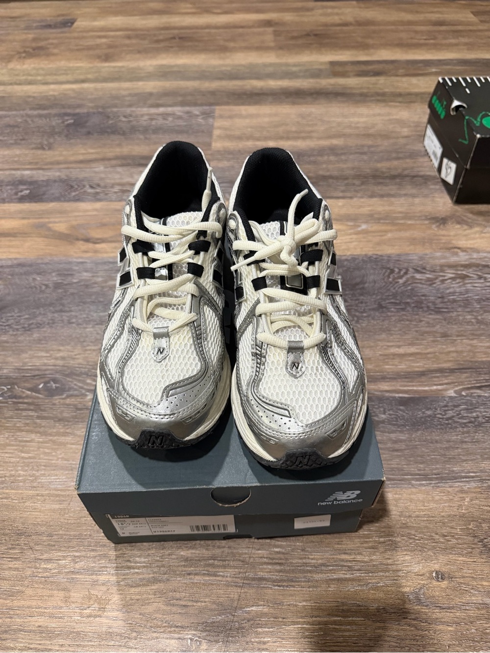 New Balance Men's Silver and Black Athletic Sneakers